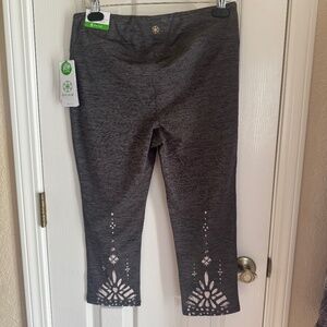 NWT Gaiam grey capri Sz L